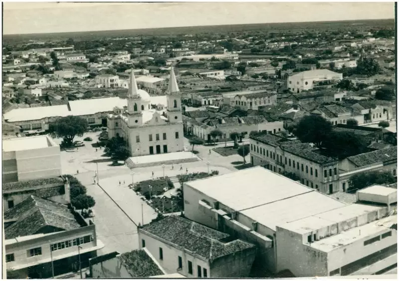 Foto 3: [Vista panorâmica da cidade : Catedral de Santa Luzia] : Mossoró, RN