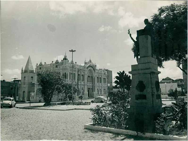 Foto 19: Praça 7 de Setembro : [Palácio Felipe Camarão : Monumento à  Independência] : Natal, RN
