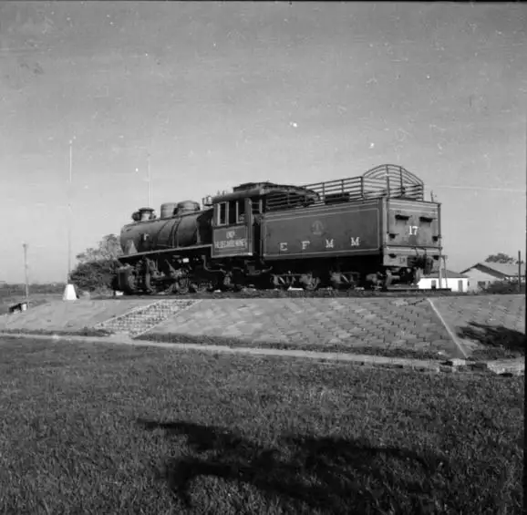Foto 8: Exposição de uma locomotiva da antiga Estrada de Ferro Madeira-Mamoré em Guajará-Mirim (RO)