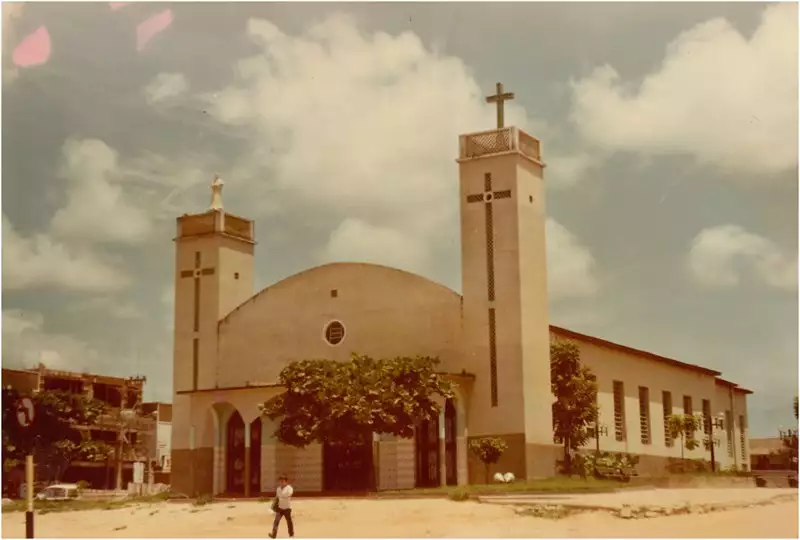 Foto 2: Igreja Matriz Dom João Bosco : [vista panorâmica da cidade] : Ji-Paraná, RO