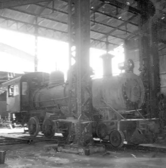 Foto 155: Locomotiva em reparos nas oficinas da Estrada de Ferro Madeira-Mamoré em Porto Velho (RO)