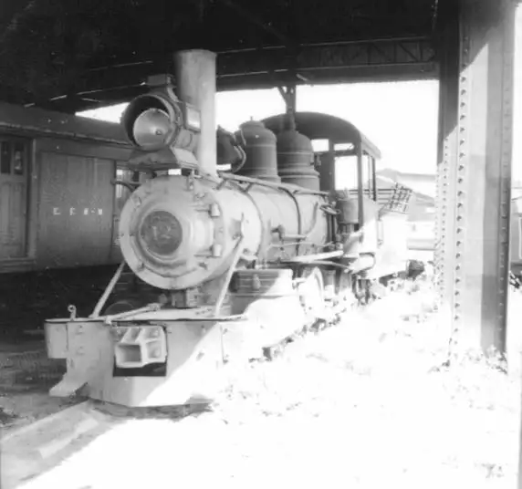 Foto 160: A mais antiga das locomotivas que ainda servem na Estrada de Ferro Madeira-Mamoré recondicionada em suas oficinas no município de Porto Velho (RO)
