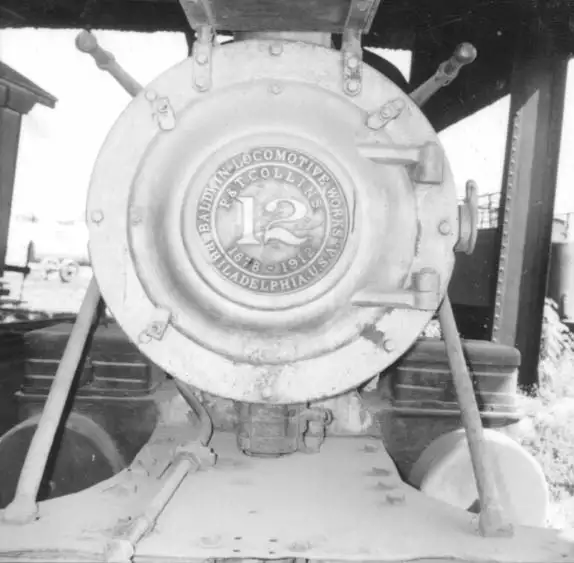 Foto 161: Detalhe do frontispício da mais velha locomotiva em serviço na Estrada de Ferro Madeira-Mamoré em Porto Velho (RO)