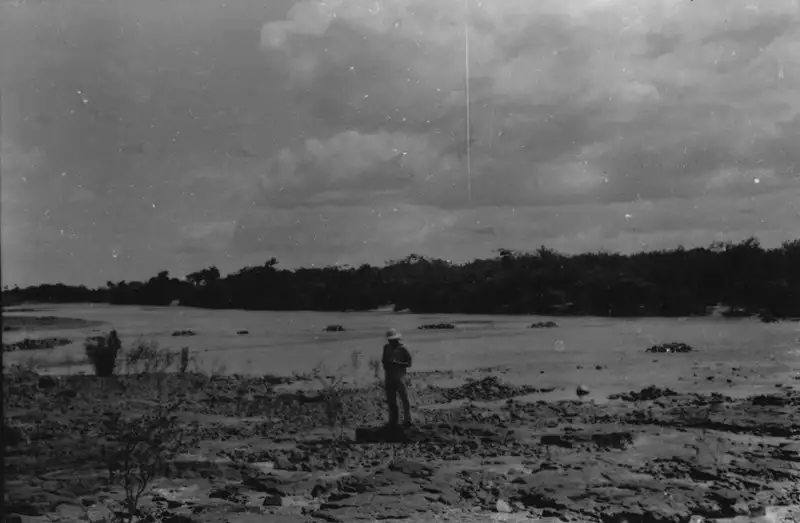 Foto 151: Afloramento de diábase à margem do Rio Cauomé em Boa Vista (RR)