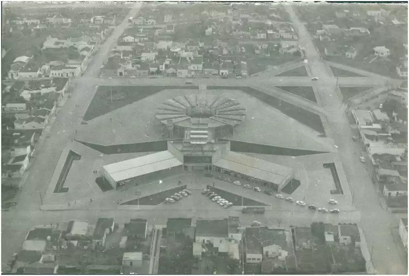 Foto 33: [Vista aérea da cidade] : Estação Rodoviária [Paiva Netto] : Bagé, RS
