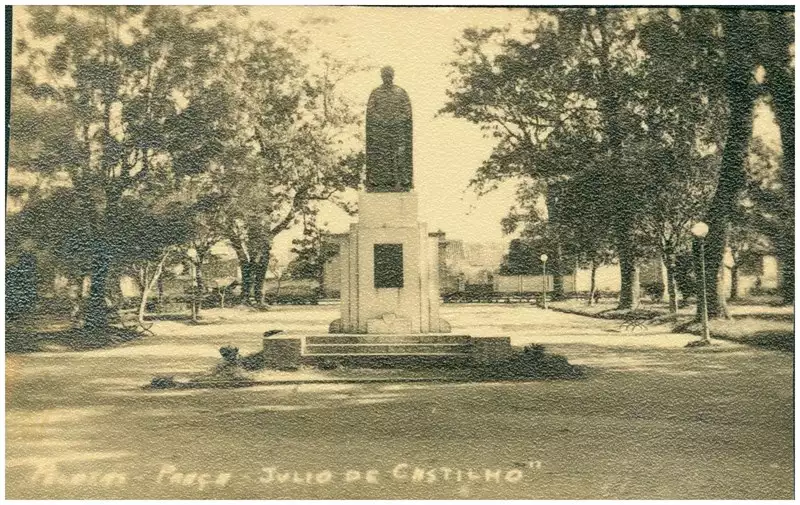 Foto 42: Praça Julio de Castilhos : Monumento a Julio de Castilhos : Pelotas, RS