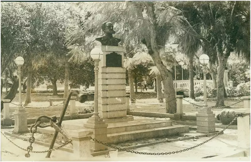 Foto 61: Monumento ao Almirante Tamandaré : Praça Tamandaré : Rio Grande, RS