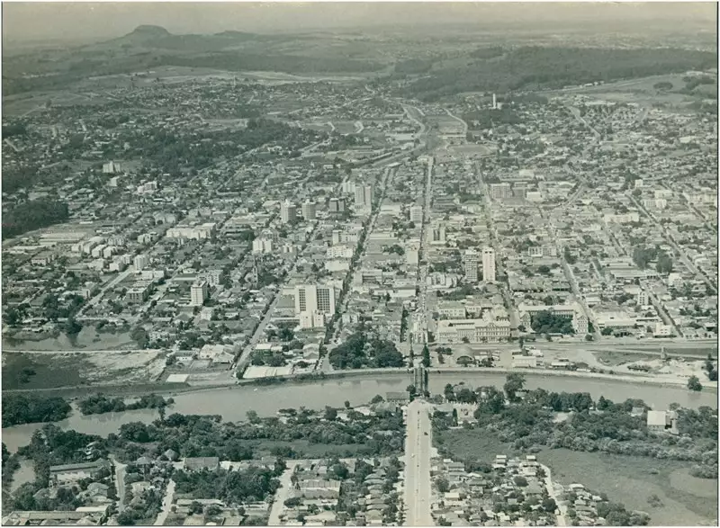 Foto 1: Vista aérea da cidade : Rio dos Sinos : São Leopoldo, RS
