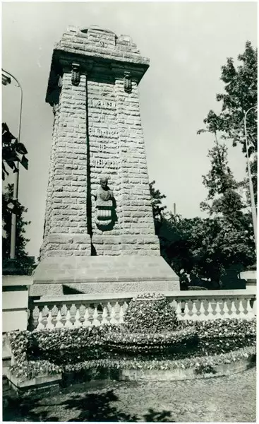 Foto 16: [Praça Centenário] : Monumento ao Centenário da Imigração Alemã : São Leopoldo, RS