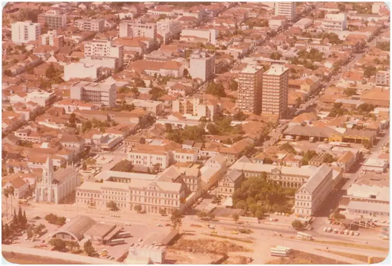 Foto 35: [Vista aérea da cidade : Igreja Nossa da Conceição : Sede da Universidade do Vale do Rio dos Sinos] : São Leopoldo, RS