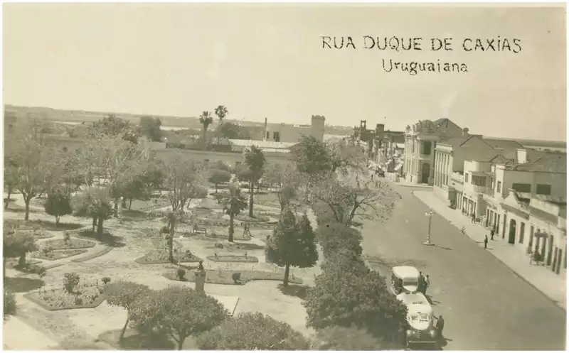Foto 41: [Praça Barão do Rio Branco] : Rua Duque de Caxias : Uruguaiana, RS