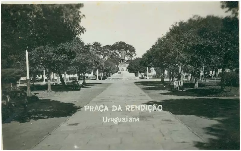 Foto 43: Praça da Rendição : [Estátua Barão do Rio Branco] : Uruguaiana, RS