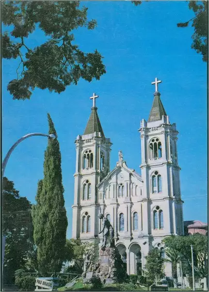 Foto 86: Praça Barão do Rio Branco : Monumento às Mães : Catedral de Santana : Uruguaiana, RS