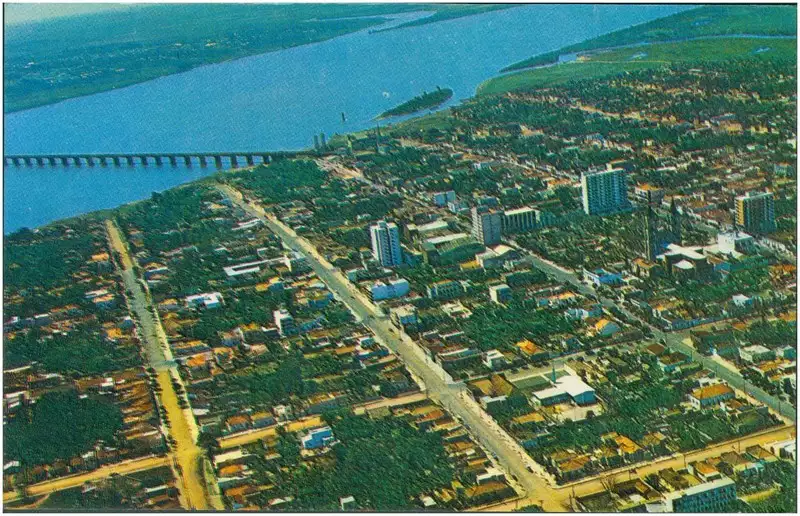 Foto 92: Vista aérea da cidade : Ponte Internacional [Agustin Justo - Getúlio Vargas] : Rio Uruguai : Uruguaiana, RS