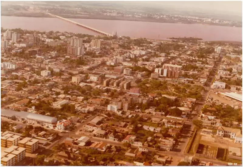 Foto 94: Vista [aérea] da cidade : Ponte Internacional [Agustin Justo - Getúlio Vargas] : Rio Uruguai : Uruguaiana, RS