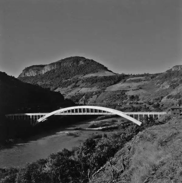 Foto 7: Ponte sobre o rio das Antas : Veranópolis (RS)
