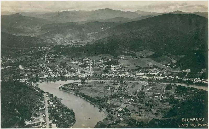 Foto 11: Vista aérea [da cidade : Rio Itajaí-Açu] : Blumenau, SC
