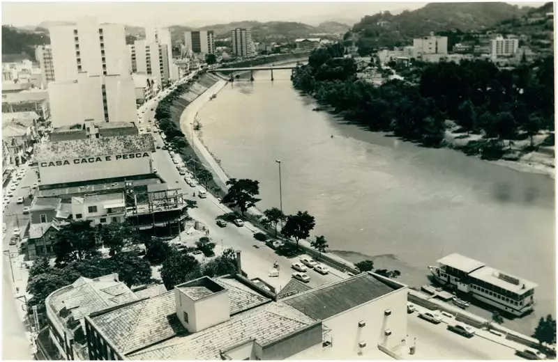 Foto 27: Vista panorâmica da cidade : Avenida Castelo Branco : Rio Itajai-açu : Blumenau, SC