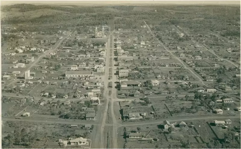 Foto 17: Vista aérea da cidade : [Avenida Getúlio Dorneles] : Chapecó, SC