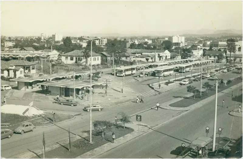 Foto 60: [Vista panorâmica da cidade : Terminal de Transporte Urbano] : Criciúma, SC