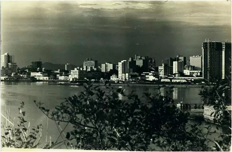 Foto 6: [Vista panorâmica da cidade] : Florianópolis, SC