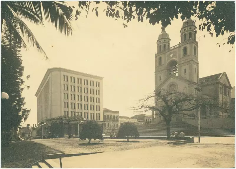 Foto 84: [Edifício das Secretarias : Catedral de Nossa Senhora do Desterro] : Florianópolis, SC