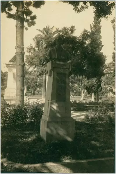 Foto 85: Monumento a Victor Meirelles : Florianópolis, SC