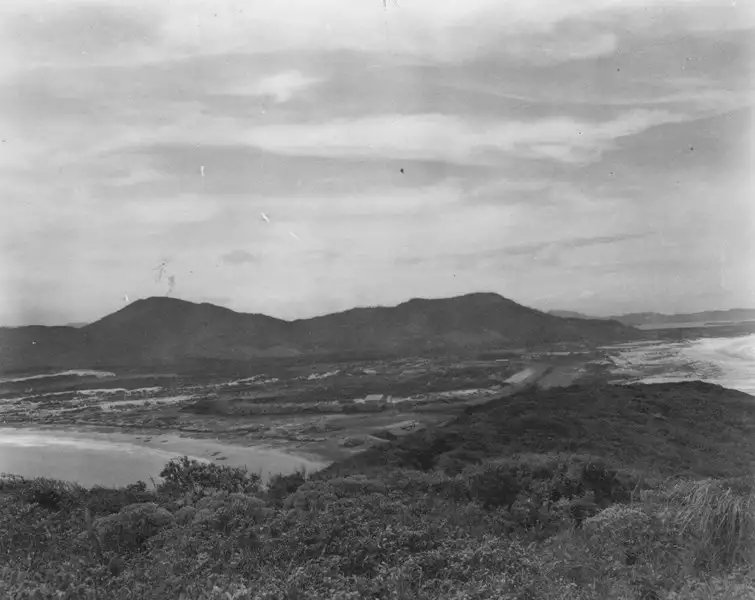 Foto 111: Vista de Imbituba : a direita a vila Henrique Laje (SC)