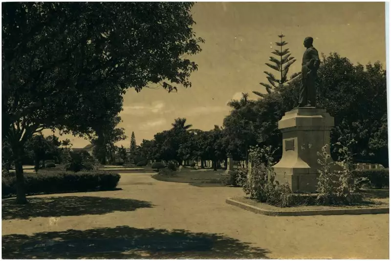 Foto 187: Jardim Gustavo Richard : Estátua de Antônio Vicente Bulcão Viana : Florianópolis, SC