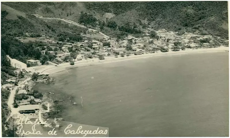 Foto 9: Praia de Cabeçudas : [vista aérea da cidade] : Itajaí, SC