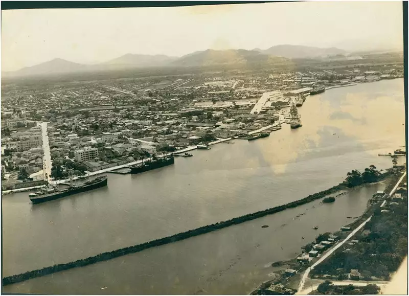 Foto 33: Rio Itajaí-açu : Porto de Itajaí : vista aérea da cidade : Itajaí, SC