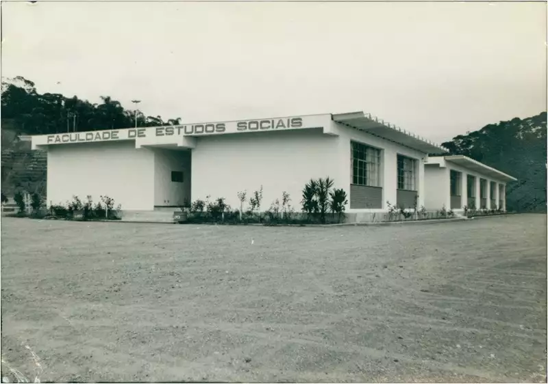 Foto 17: Faculdade de Estudos Sociais : Jaraguá do Sul, SC