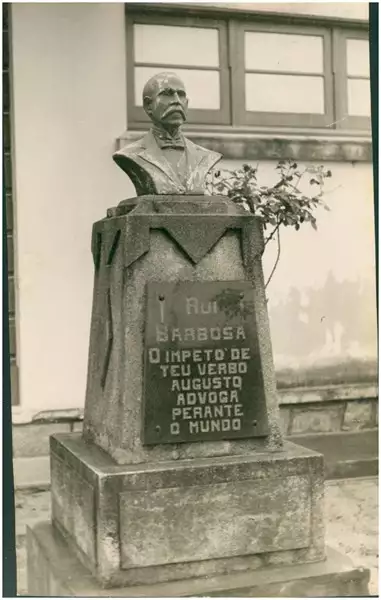 Foto 4: Monumento de Rui Barbosa : Joinville, SC