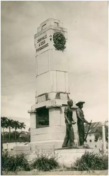 Foto 6: Monumento aos Primeiros Imigrantes : Joinville, SC