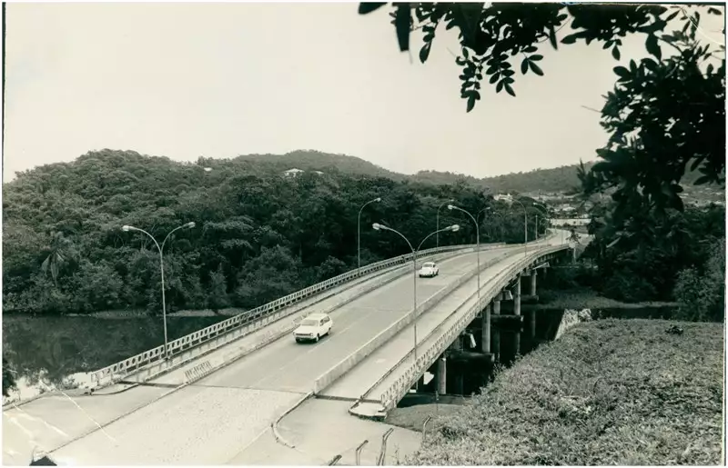 Foto 63: Ponte Histórica do Trabalhador : [Rio Cachoeira] : Joinville, SC