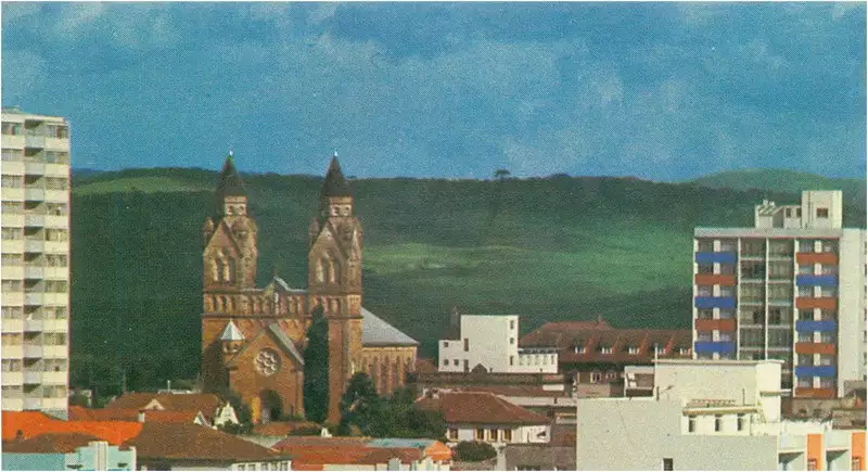 Foto 36: [Vista panorâmica da cidade] : Catedral [Diocesana] : Lages (SC)