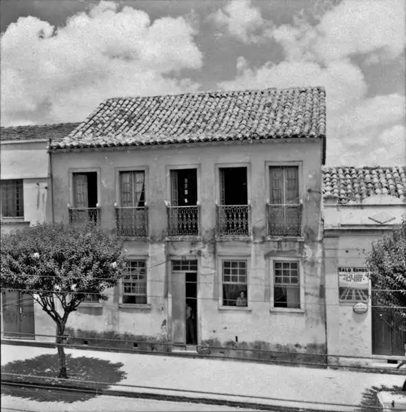 Foto 53: Casa antiga : uma das primeiras da cidade de Lages, na Rua 15 de Novembro (SC)