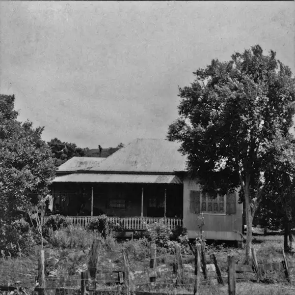 Foto 1: Casa de colono na estrada de São Miguel do Oeste para Paraíso : município de São Miguel do Oeste