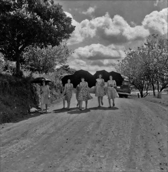 Foto 7: Moças da colônia, no município de Xaxim (SC)