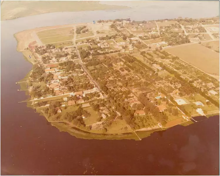 Foto 14: [Vista aérea da cidade] : Orla da Represa Salto Grande : Praia dos Namorados : Camping Municipal : Americana, SP
