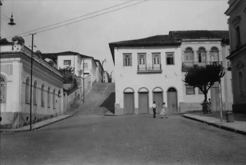 Foto 2: Casas antigas à rua Quintino Bocaiúva na cidade de Amparo (SP)