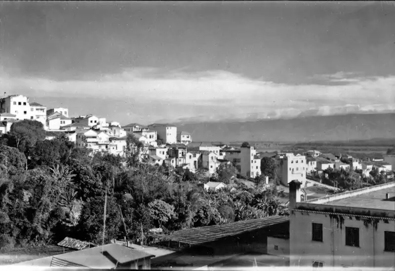 Foto 2: Vista panorâmica da cidade de Aparecida, tirada da Rodovia Presidente Dutra (SP)