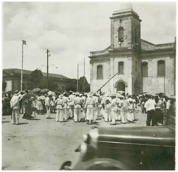 Foto 18: Congada : [Igreja Nossa Senhora do Rosário] : Atibaia, SP