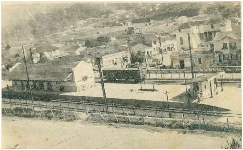 Foto 1: Estação da Estrada de Ferro Sorocabana : [vista panorâmica da cidade] : Barueri, SP