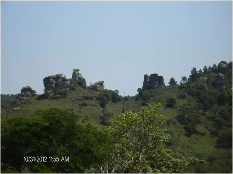 Foto 5: Pedra da Galinha : Pedra do Camelo : Bom Sucesso de Itararé, SP