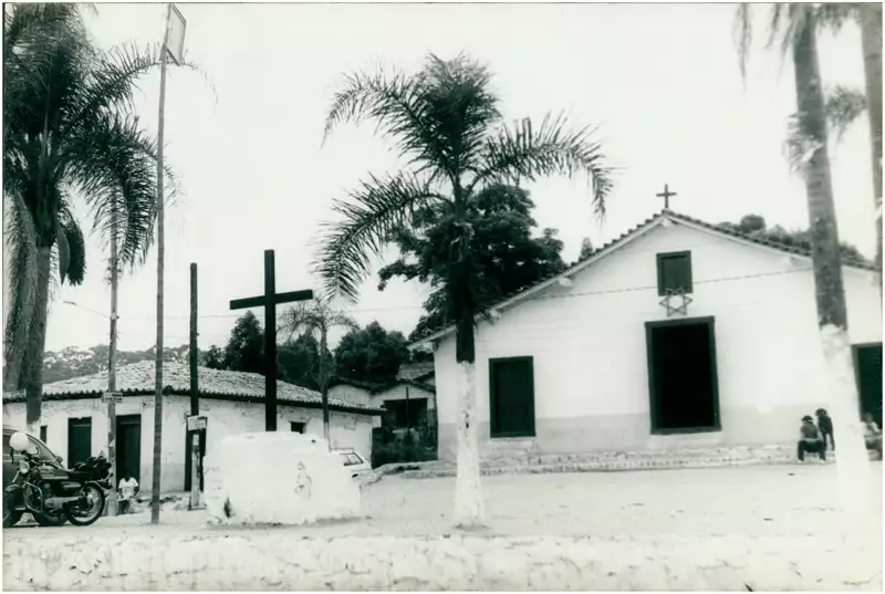 Foto 2: [Aldeia de Carapicuíba : Igreja de São João Batista : Cruzeiro] : Carapicuíba, SP