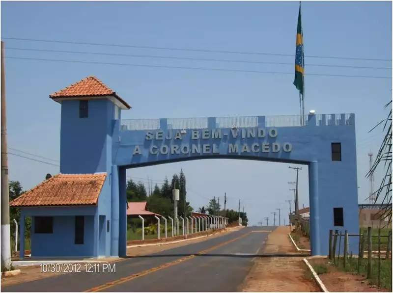 Foto 2: Portal de entrada da cidade : Coronel Macedo, SP