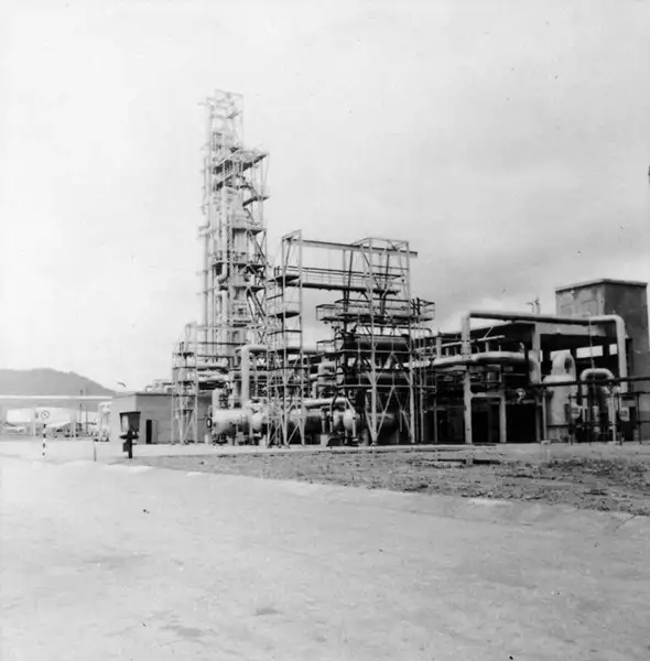 Foto 4: Preparação do petróleo na refinaria Presidente Bernardes : Cubatão (SP)