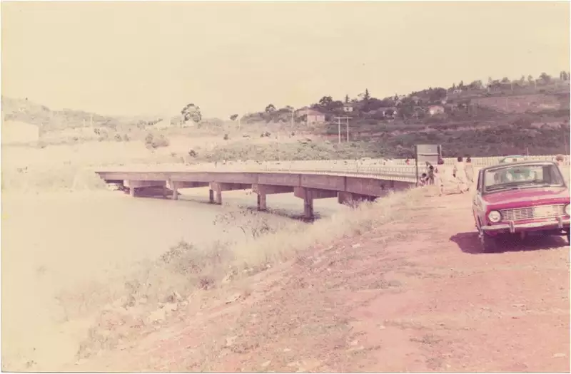 Foto 5: [Rio Juqueri] : Ponte Santa Inês : [vista panorâmica da cidade] : Franco da Rocha (SP)