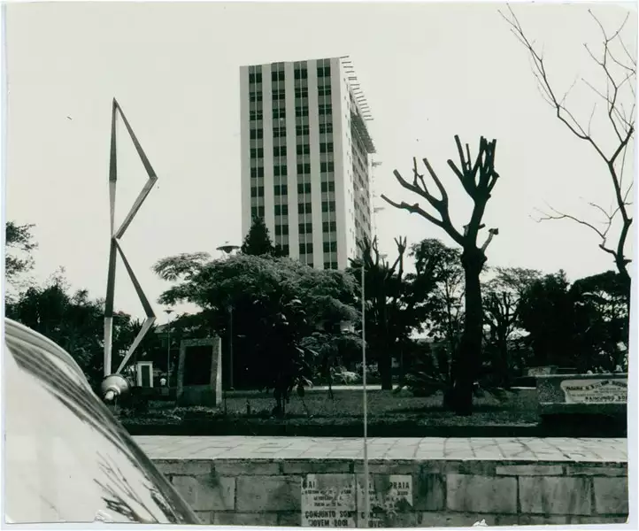 Foto 1: Praça Getúlio Vargas : Monumento IV Centenário : Guarulhos, SP